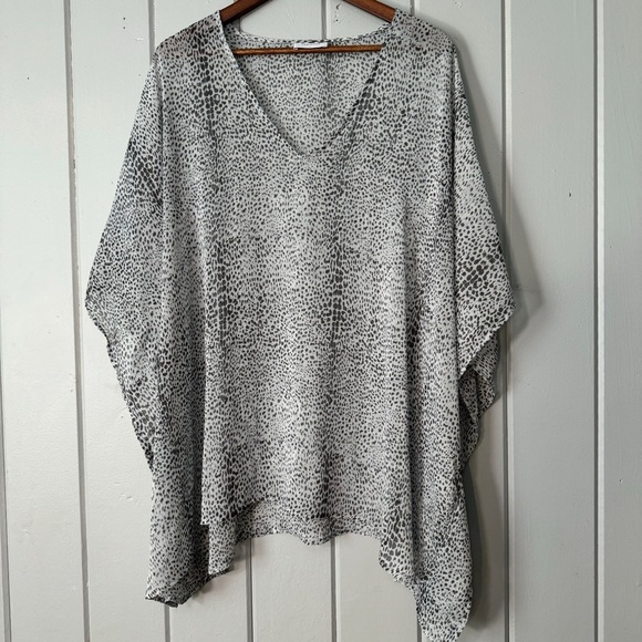 Adrienne  Oversized Top Kaftan V Neck Tunic Animal Print Chiffon Size Large - Picture 1 of 9